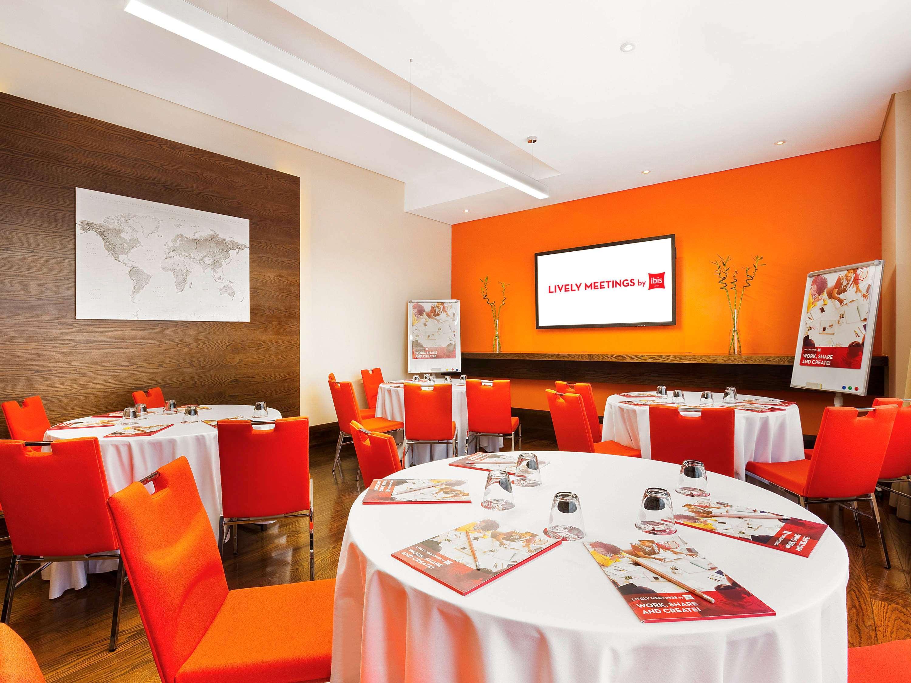 Ibis Dubai Al Rigga Готель 3*